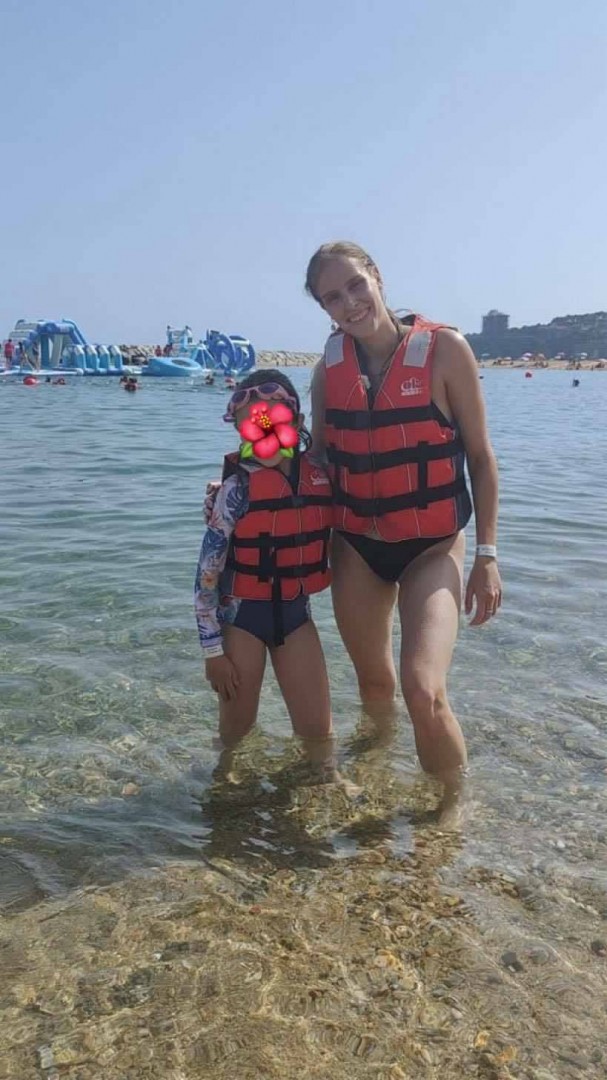 Jázmin summer au pair programja_vízi ugrálóvár a kislánnyal